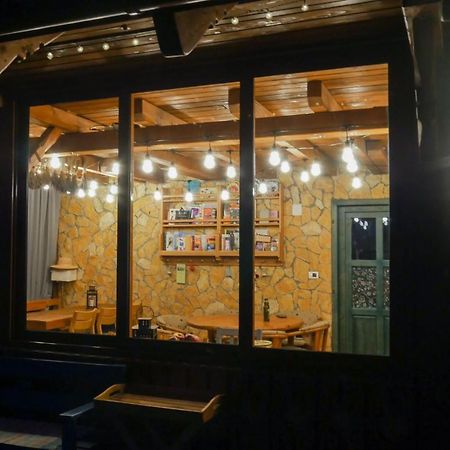 Bed and Breakfast Rose Hip Hill Farm Valea Tirnei Exterior foto