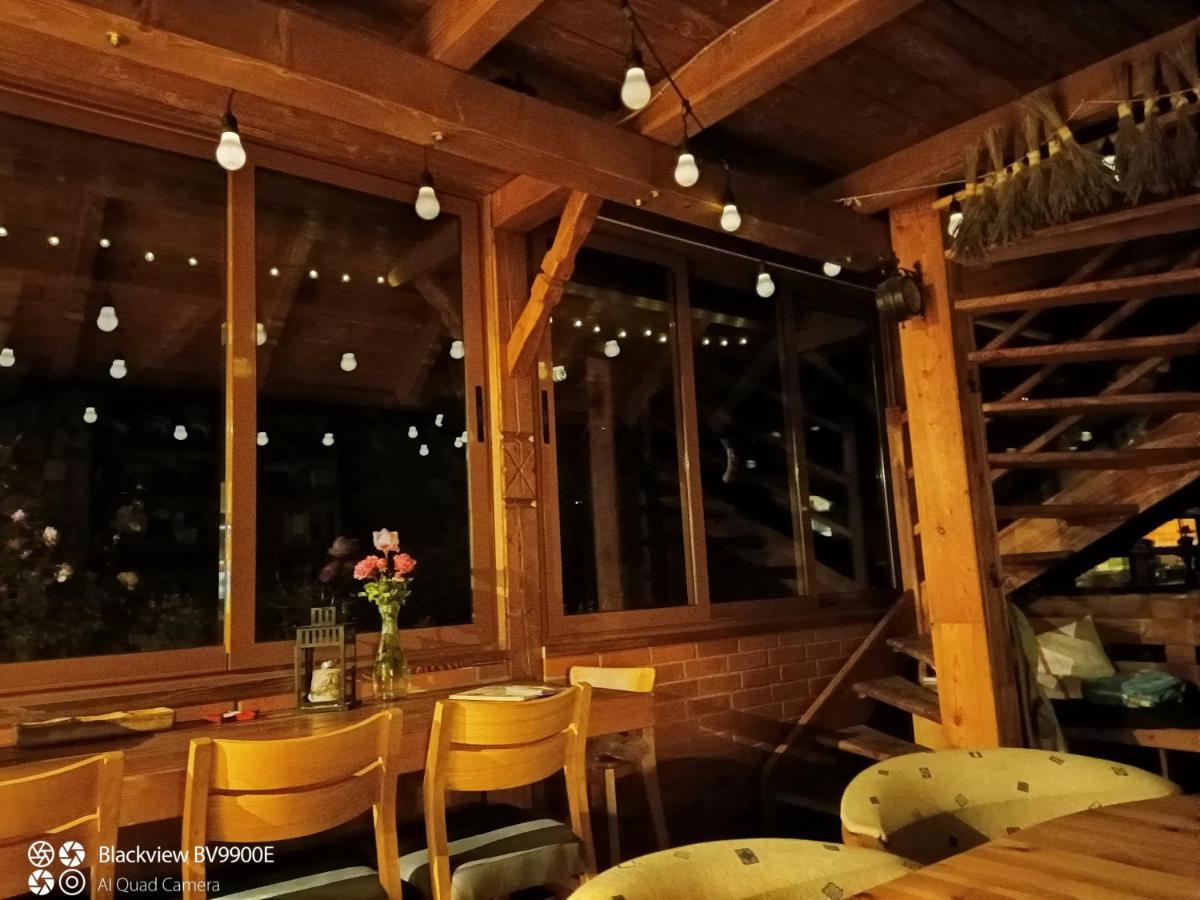 Bed and Breakfast Rose Hip Hill Farm Valea Tirnei Exterior foto
